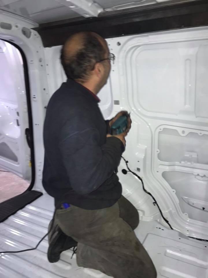 Çeta alüminyumla VE alt taban tahtası ve muşamba, araç içi kaplama servis aracı okul taşıtı ,panelvan minibüs otobüs dizaynı tasarımı ali acar Usta. Ankara 05389606235